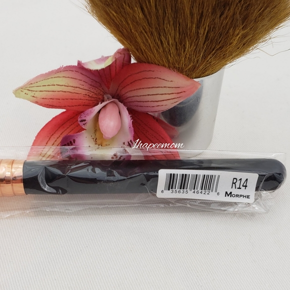 Morphe R14 Round Contour Brush - Picture 6 of 8